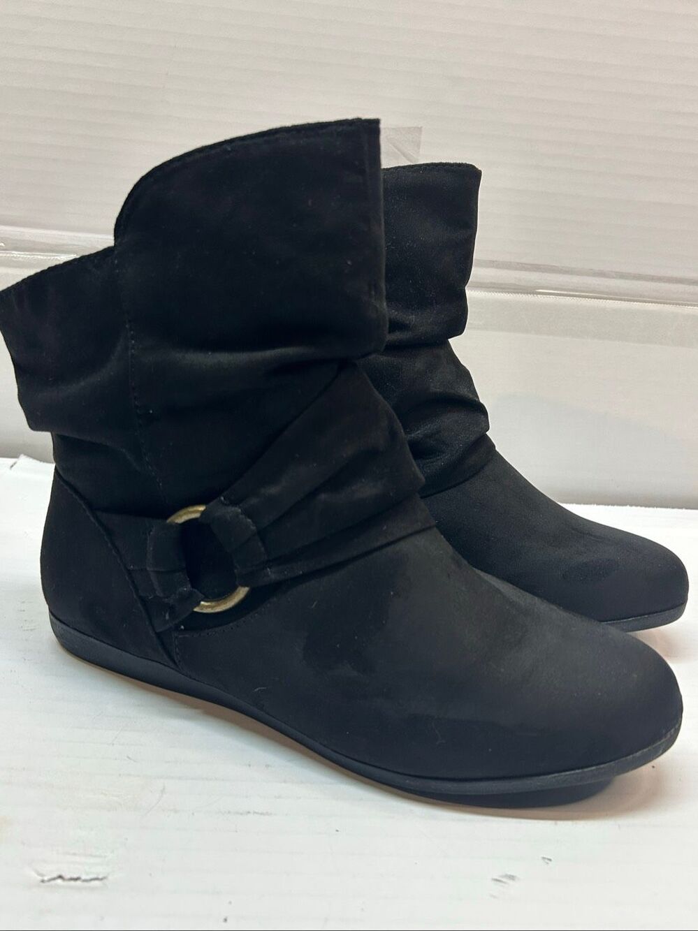 Cloudwalkers Serena Black Suede Slouchy Ankle Boots Women's Size 8W Ring Accent